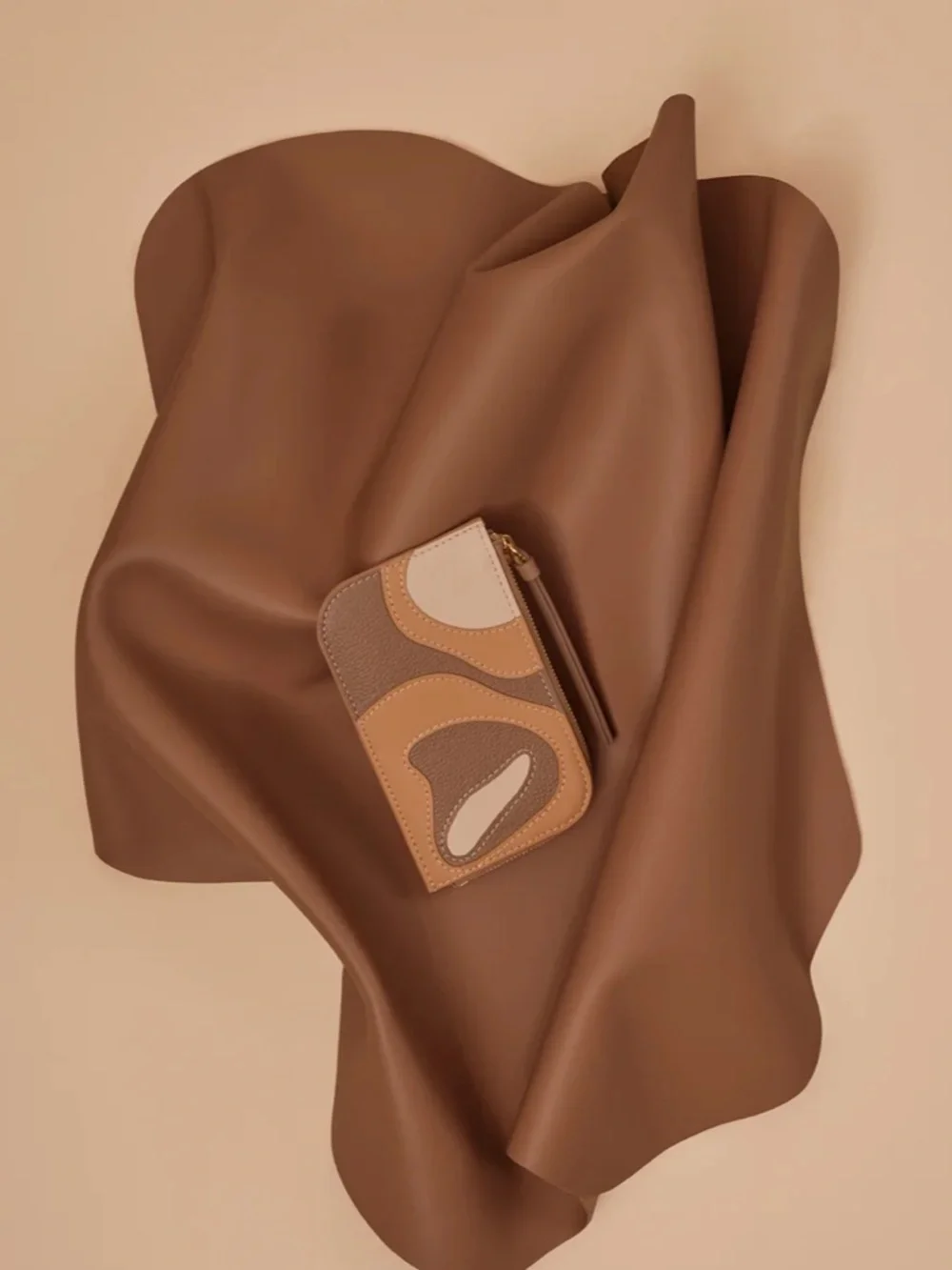 polène atla card holder in trio camel - Picture 3 of 11